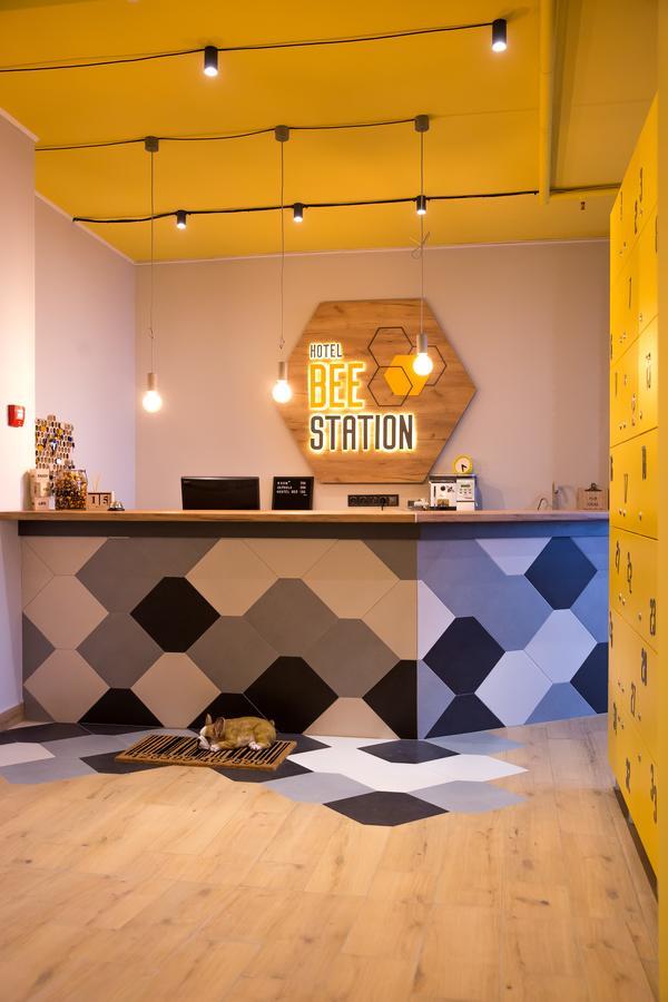 Hotel Bee Station Kiev Exterior foto