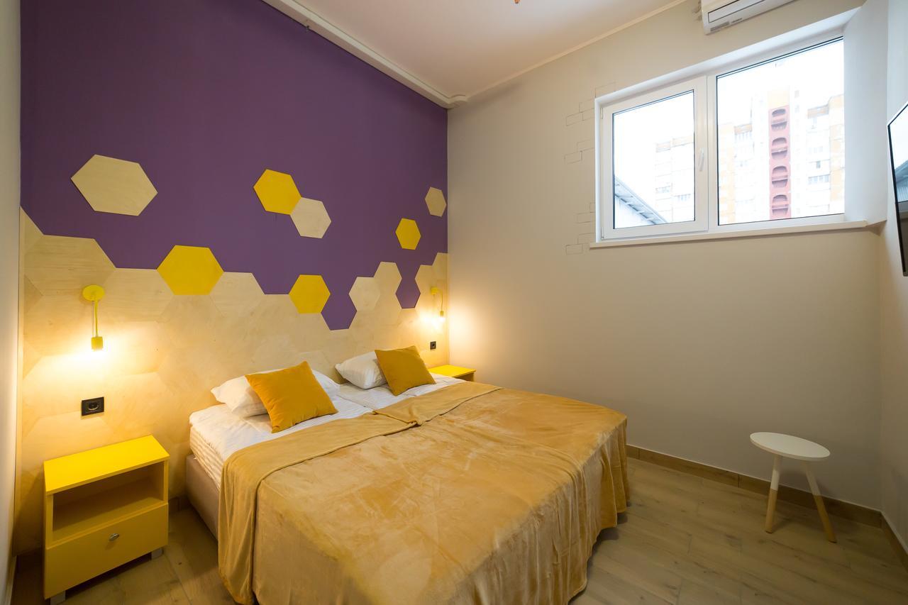 Hotel Bee Station Kiev Exterior foto